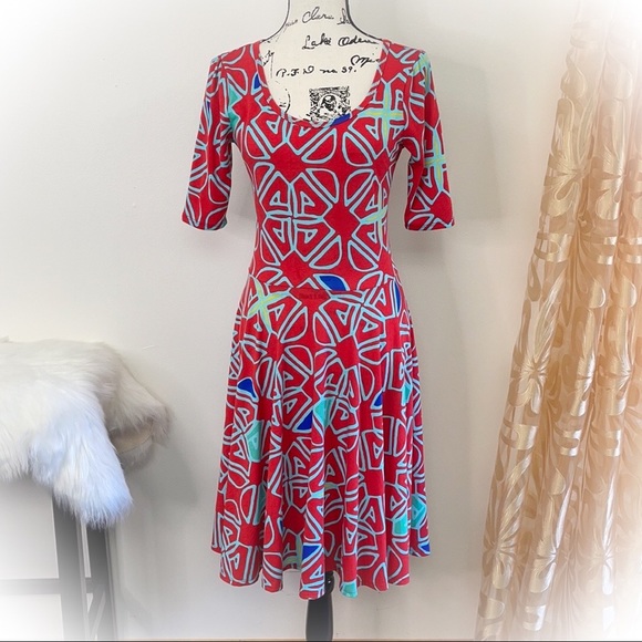 💕Beautiful Red Geometric Lularoe Nicole Fit & Flare Dress💕 - Picture 3 of 11